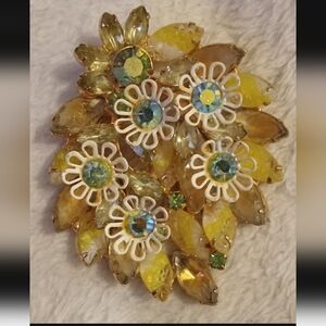 Vintage 50s-60s Rare Brooch w Gold Back, Yellow, White, Aquamarine Rhinestones
